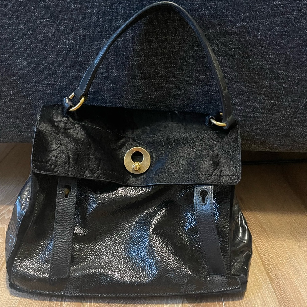 Yves Saint Laurent Shiny Black Shoulder Bag